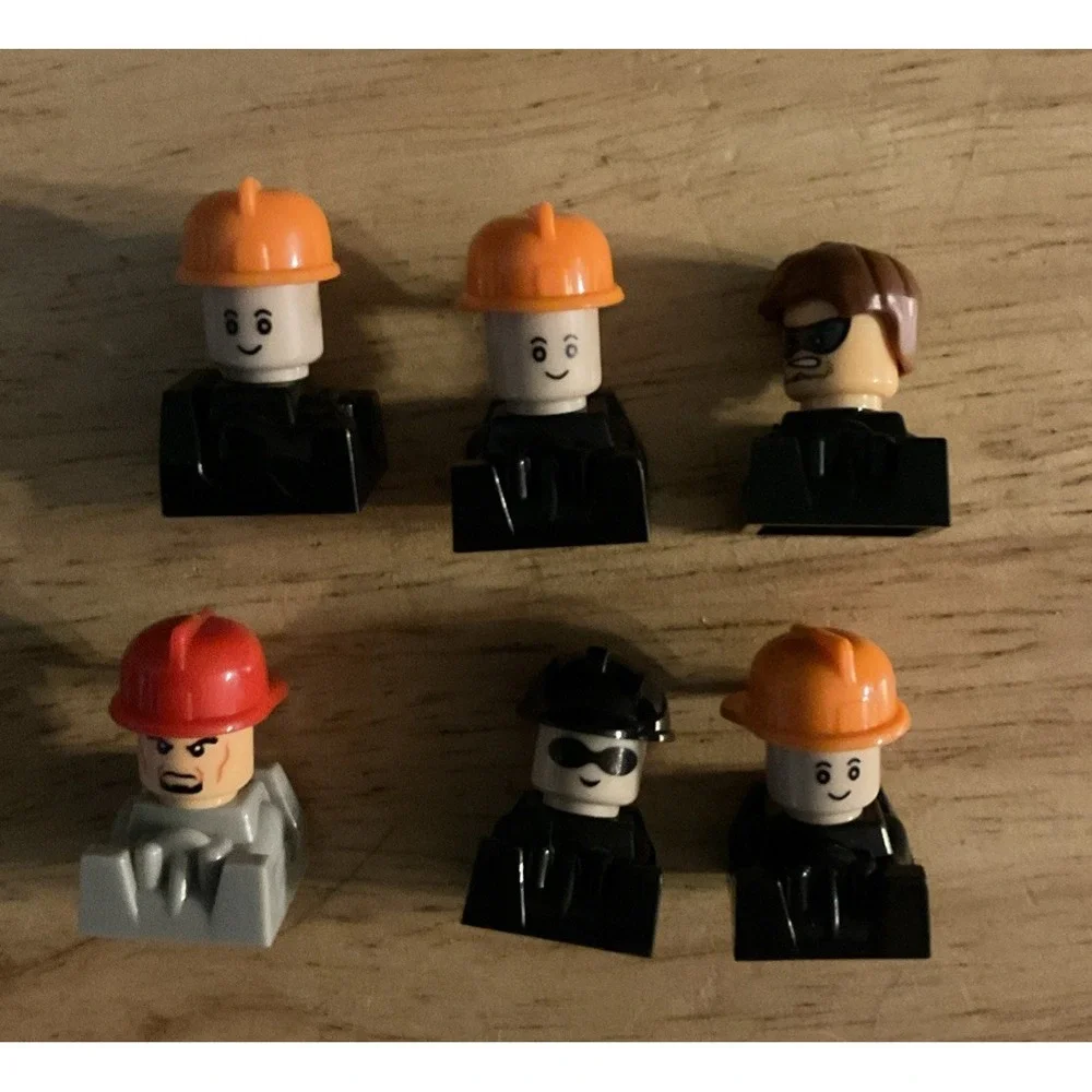 Lot Of Make-It Block‎  Policeman, Fireman Figures And Extra Heads